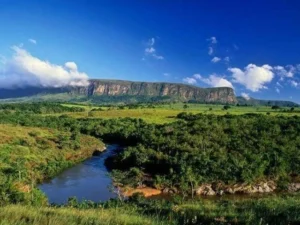 Velho Chico Rio São Francisco na Serra da Canastra que passa bem pertinho da Pousada Irmão Sol