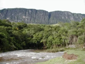 Velho Chico Rio São Francisco na Serra da Canastra que passa bem pertinho da Pousada Irmão Sol